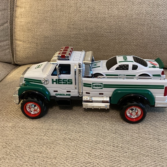 Vintage 2011 Collectable Hess toy Truck and Race Car. - Picture 2 of 7